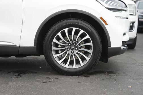 White Metallic 2024 Lincoln Aviator Premiere