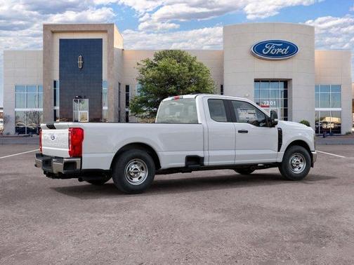 Oxford White 2027 Ford F-350 XL