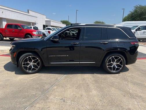 2022 Jeep Grand Cherokee Summit