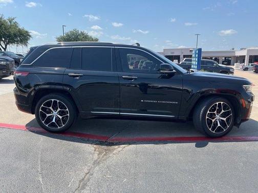 2022 Jeep Grand Cherokee Summit