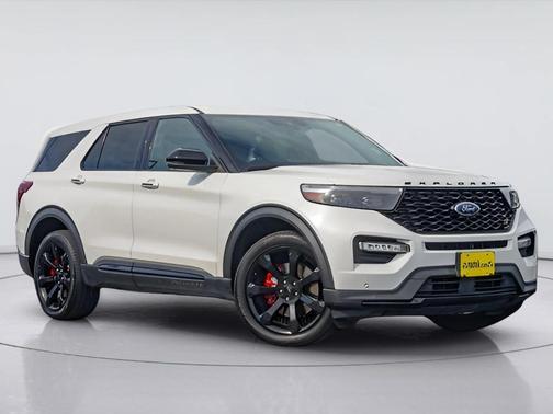 White Metallic 2022 Ford Explorer ST