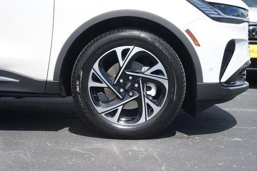 White Platinum Clearcoat Metallic 2024 Lincoln Nautilus Premiere
