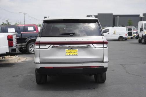 Pearl Metallic 2023 Lincoln Navigator L Reserve