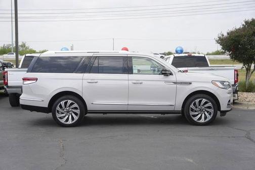 Pearl Metallic 2023 Lincoln Navigator L Reserve