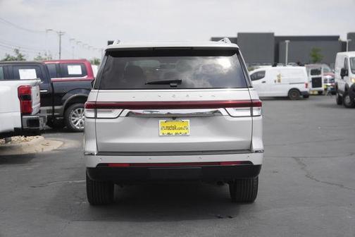 Pearl Metallic 2023 Lincoln Navigator L Reserve