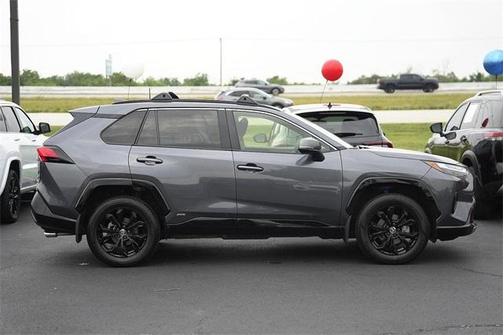 2022 Toyota RAV4 Hybrid SE