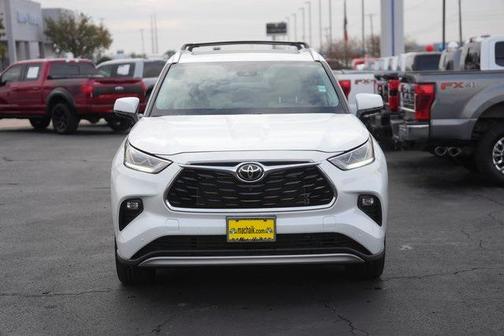 2022 Toyota Highlander Platinum