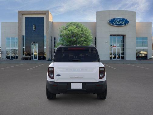 Oxford White 2026 Ford Bronco Sport Outer Banks