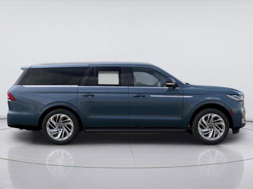 Nocturnal Blue Metallic 2027 Lincoln Navigator Premiere