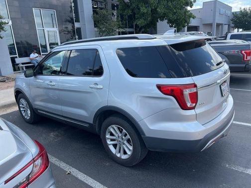 Ingot Silver 2017 Ford Explorer XLT