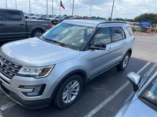 Ingot Silver 2017 Ford Explorer XLT