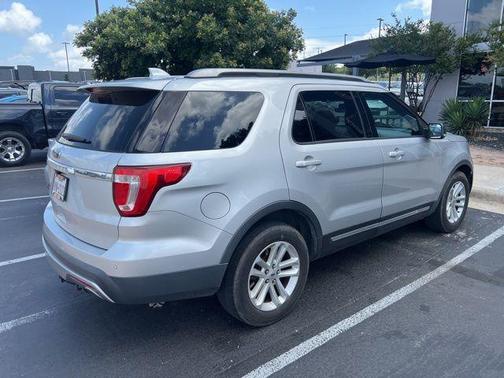 Ingot Silver 2017 Ford Explorer XLT