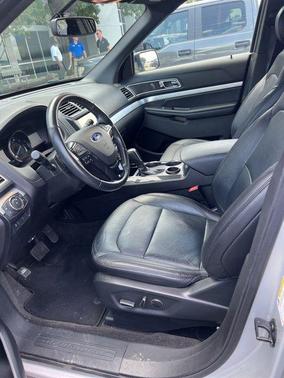 Ingot Silver 2017 Ford Explorer XLT