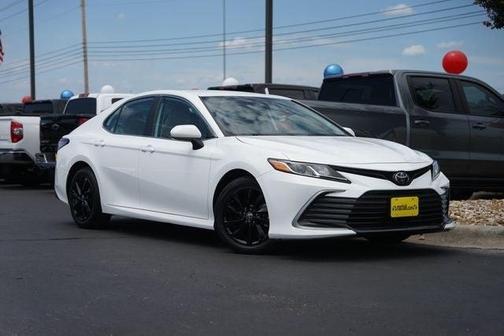 Ice 2024 Toyota Camry LE