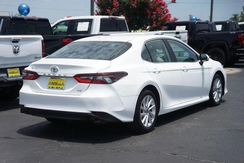 Ice 2024 Toyota Camry LE