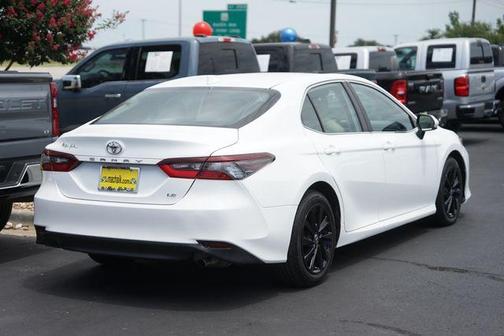 Ice 2024 Toyota Camry LE