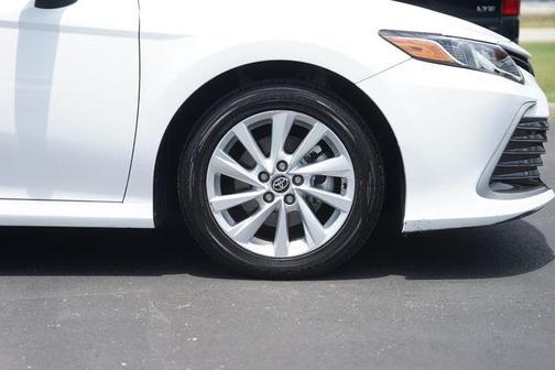 Ice 2024 Toyota Camry LE