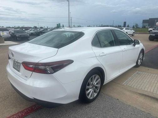 Ice 2024 Toyota Camry LE