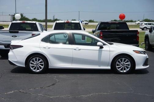 Ice 2024 Toyota Camry LE