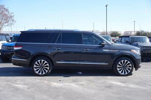 2022 Lincoln Navigator L Reserve