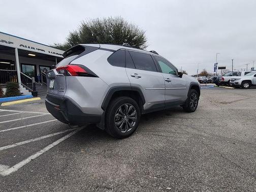 2023 Toyota RAV4 Hybrid XLE Premium