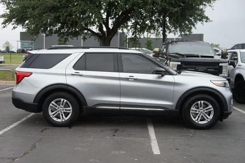 Iconic Silver Metallic 2022 Ford Explorer XLT