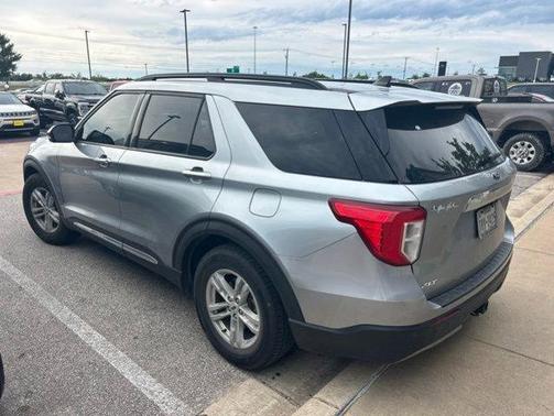 Iconic Silver Metallic 2022 Ford Explorer XLT