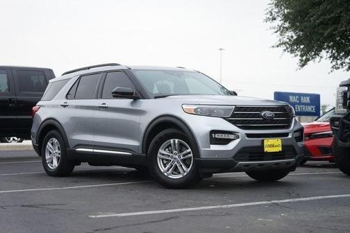 Iconic Silver Metallic 2022 Ford Explorer XLT
