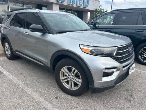 Iconic Silver Metallic 2022 Ford Explorer XLT
