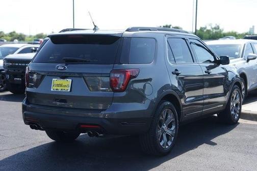 Magnetic Metallic 2018 Ford Explorer sport