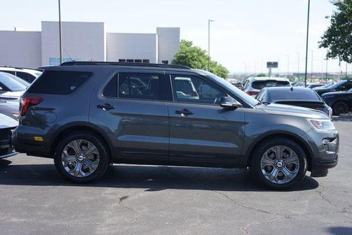 Magnetic Metallic 2018 Ford Explorer sport