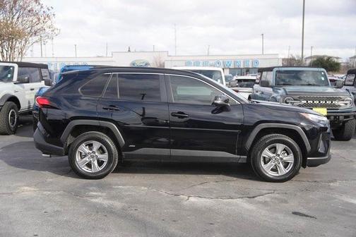 2022 Toyota RAV4 Hybrid XLE