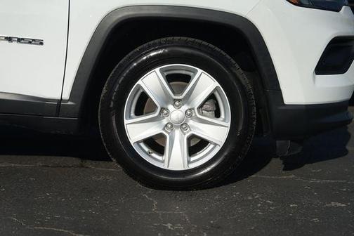 Bright White Clearcoat 2022 Jeep Compass Latitude