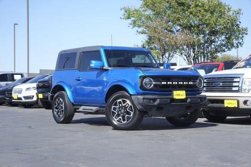 Velocity Blue Metallic 2023 Ford Bronco Outer Banks
