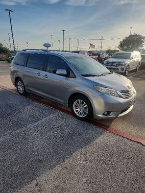 Silver Sky Metallic 2013 Toyota Sienna XLE