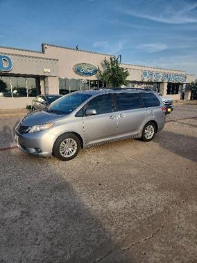 Silver Sky Metallic 2013 Toyota Sienna XLE