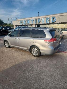 Silver Sky Metallic 2013 Toyota Sienna XLE