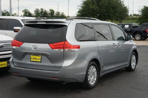 Silver Sky Metallic 2013 Toyota Sienna XLE
