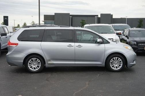Silver Sky Metallic 2013 Toyota Sienna XLE