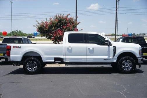 Oxford White 2023 Ford F-350 Lariat Super Duty