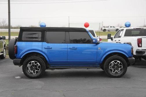 Velocity Blue Metallic 2023 Ford Bronco Outer Banks