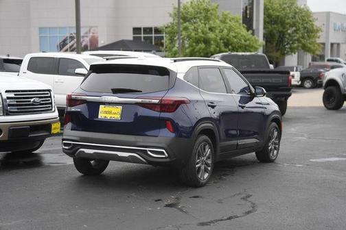 Dark Ocean Blue / White Roof 2023 Kia Seltos S