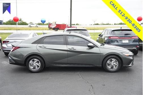 2024 Hyundai ELANTRA SE
