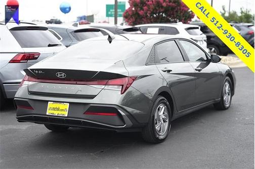 2024 Hyundai ELANTRA SE