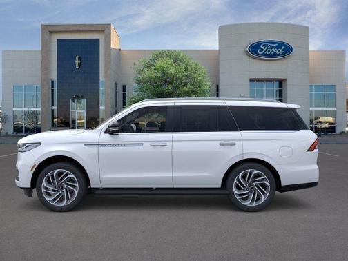 Crystal White Metallic 2026 Lincoln Navigator Premiere