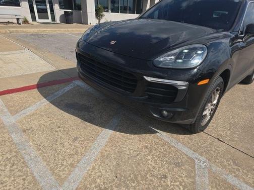 Jet Black Metallic 2016 Porsche Cayenne Base