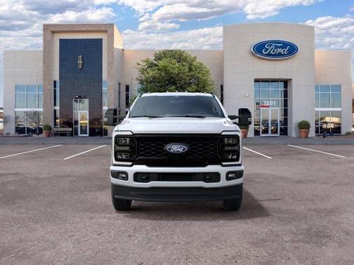 Star White 2027 Ford F-250 Lariat
