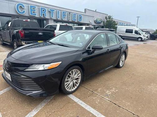 Midnight Black Metallic 2018 Toyota Camry XLE