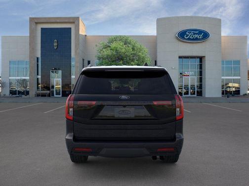 Agate Black Metallic 2026 Ford Expedition Tremor