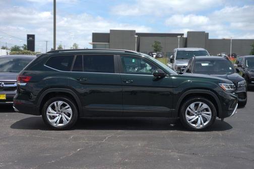 Racing Green 2022 Volkswagen Atlas 3.6L SE w/Technology